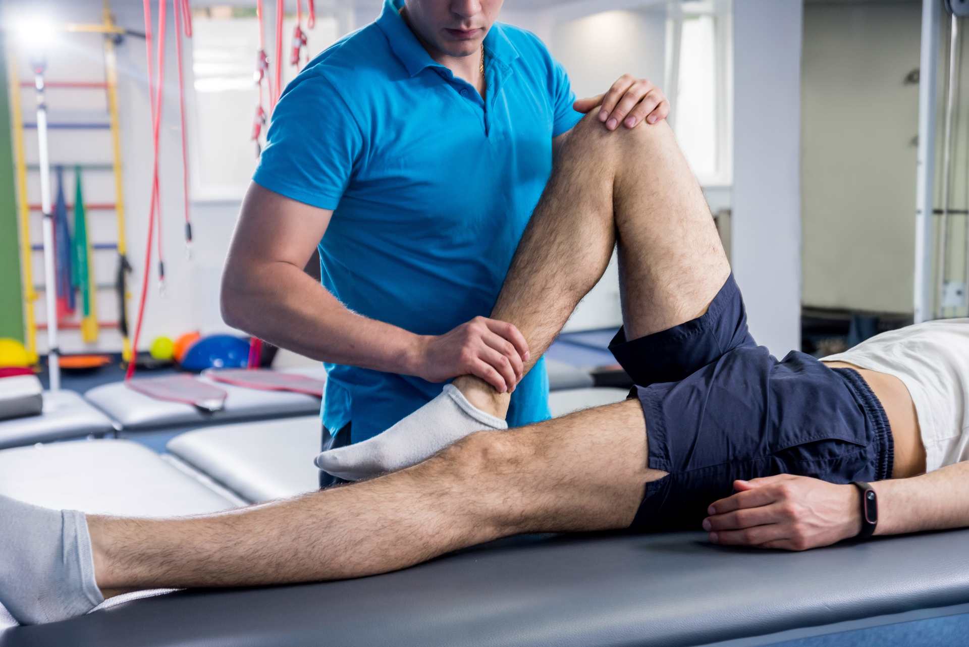 physiotherapist in Hebburn helping man with knee pain