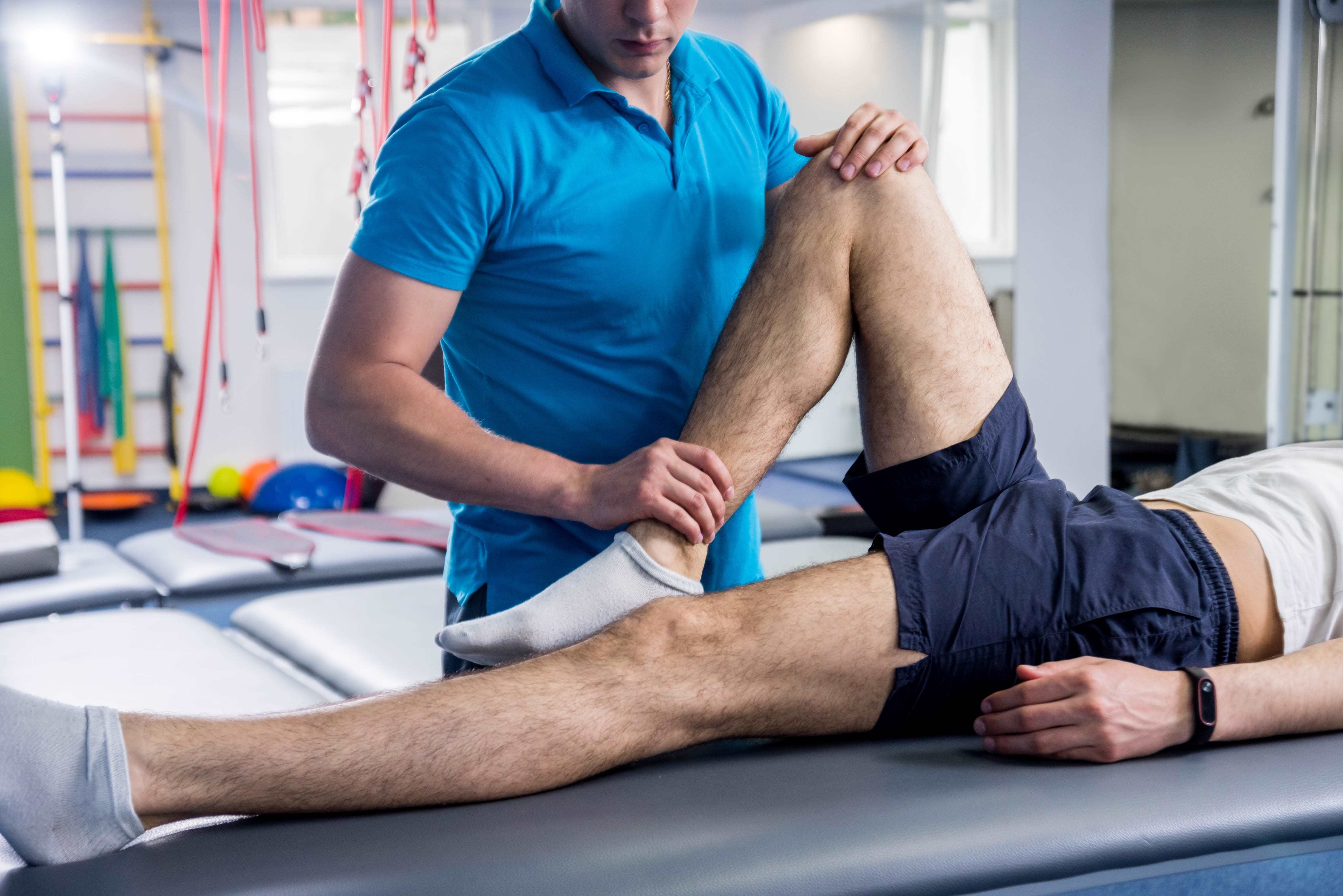 physiotherapist in Jesmond helping man with knee pain